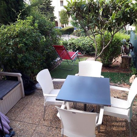 T2, Jardin, Veranda Chambre, Climatisation, Parking Privatif, Proche A Pied Centre, Plage, Gare, Pour 3 Adultes Ou 2 Adultes Avec 2 Enfants Bandol Esterno foto