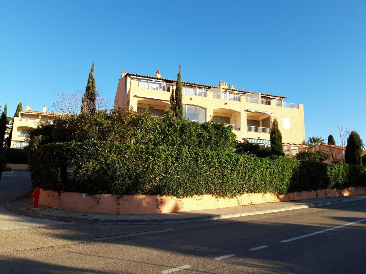 T2, Jardin, Veranda Chambre, Climatisation, Parking Privatif, Proche A Pied Centre, Plage, Gare, Pour 3 Adultes Ou 2 Adultes Avec 2 Enfants Bandol Esterno foto